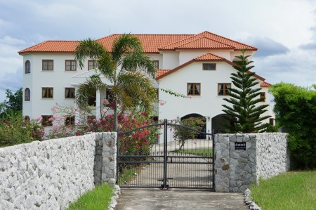 Unique 10 Bedroom property on golf course also ideal as a Boutique Hotel.