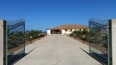 Villa Baratz - Large, modern villa nr Alghero, Sardinia. 4 bed; 3 bath; stunning location; 4 hectare