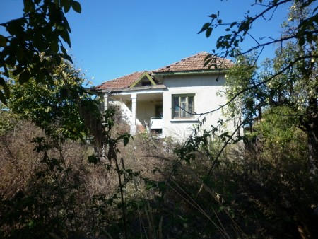 Old country house with garden, nice views and quiet location just 100 meters away from river