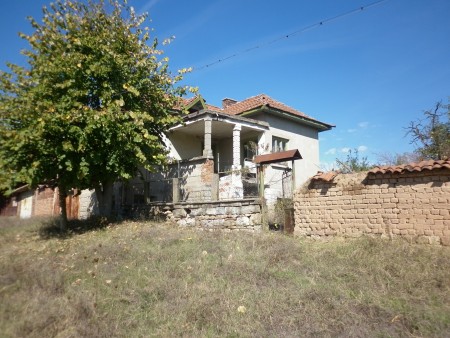 Old country house with garden, nice views and quiet location just 100 meters away from river