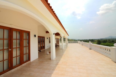 Unique 10 Bedroom property on golf course also ideal as a Boutique Hotel.