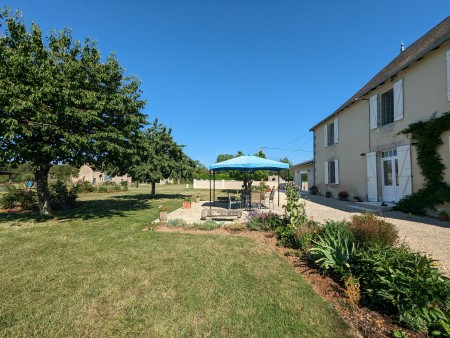 Manor House Nestled in 8 Hectares