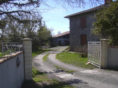 EXCEPTIONAL FARMSTEAD WITHIN 50 HA OF LAND IN MIDI PYRENEES