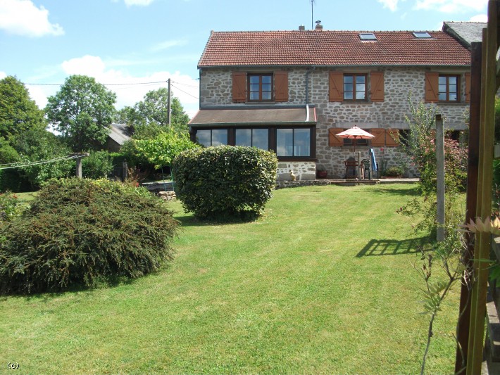 Beautiful 3 bedroom home set in a quiet country hamlet 1 hour from Limoges.