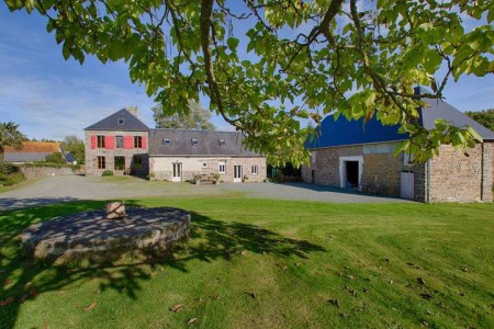 Stone House with 2 Gites, Apartment, 2 Hectares, Barn and Garage