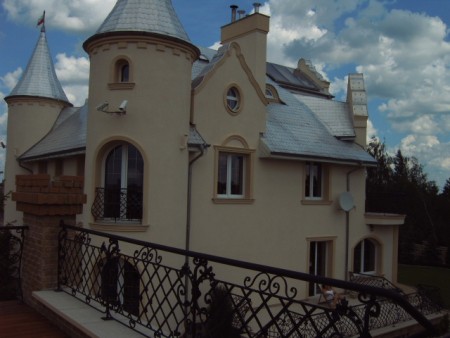 Impressive Polish Castle for Sale in POLAND with 14 rooms.
