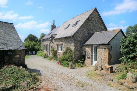 Wonderfully private stone cottage with 3 bedrooms  at the end of a private lane in Mayenne