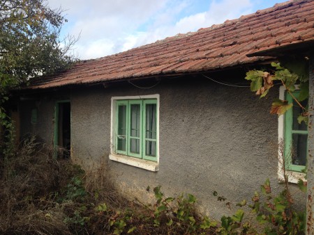 Cheap property house with 1420 sq.m. land Dobrich area Bulgaria