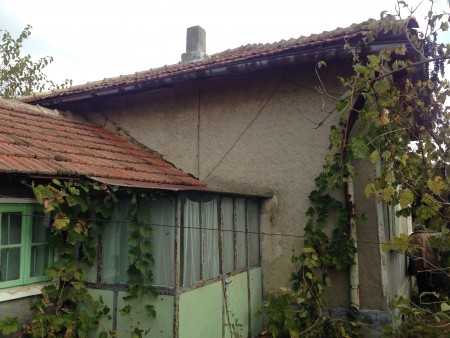 Cheap property house with 1420 sq.m. land Dobrich area Bulgaria