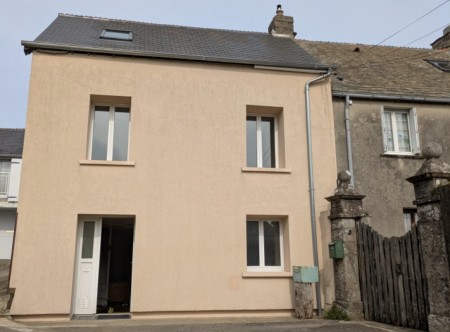 Charming Fully Renovated Farmhouse by the sea