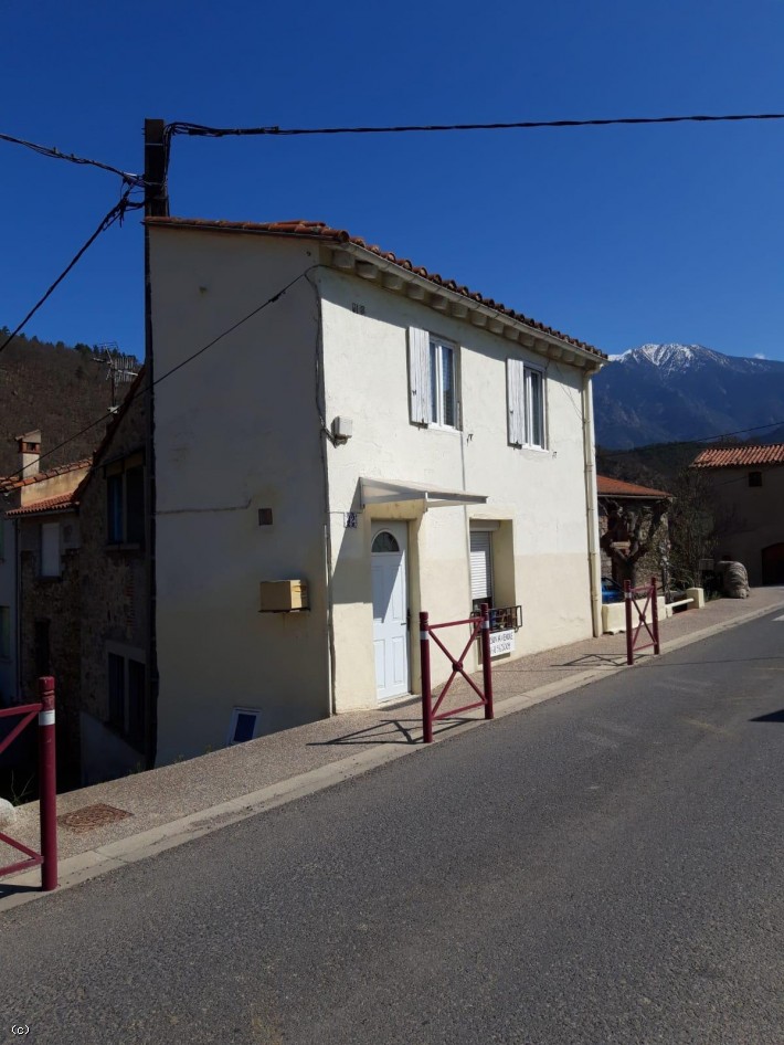 Lovely small house  for sale in the heart of the Pyrenees.