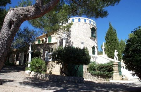 Stunning Hilltop Villa with Pool and Guest Gite