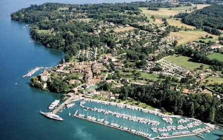 Beautiful Apartment By a Lake with Income Stream