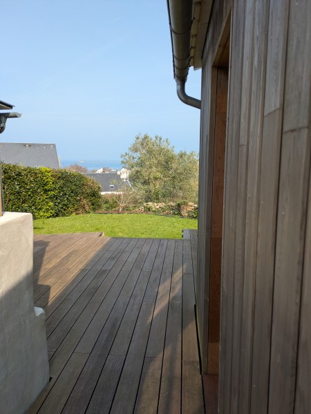 Charming Fully Renovated Farmhouse by the sea