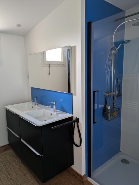 Charming Fully Renovated Farmhouse by the sea