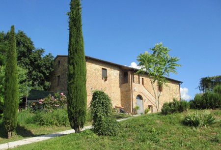 Turnkey Restored Tuscan Farmhouse Ideal for B&B