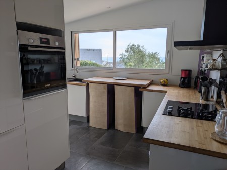 Charming Fully Renovated Farmhouse by the sea