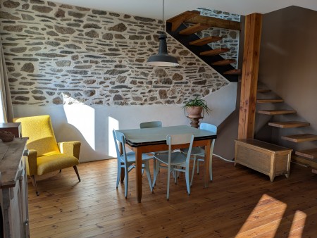 Charming Fully Renovated Farmhouse by the sea