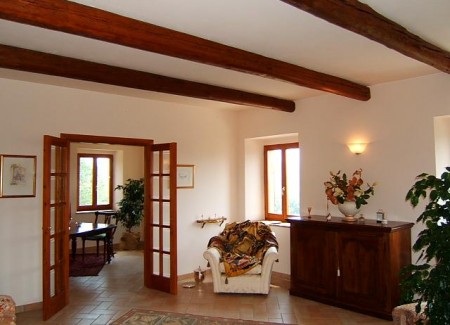 Renovated honey-coloured stone house in Le Marche, with stunning views of the Monti Sibillini